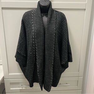 AMANDA GREEN Wool Blend Heavy Cape Style Patterned B & W Knit Cardigan Sweater L